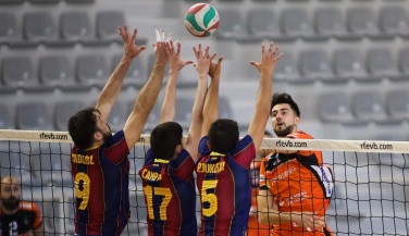 El líder CV Teruel se lleva el triunfo de la pista de Barça Voleibol