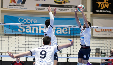 El Rotogal Boiro Voleibol firma un partido de menos a más para superar al Dumbría