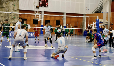 Conqueridor vuelve de las vacaciones inspirado y derrota a Unicaja Almería en tres sets