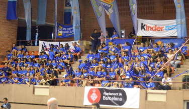 La Grada Pequevoley llena de color el CEM Olimpics Vall D´Hebrón