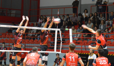El CV Almoradí se impone en el pabellón de voleibol al Familycash Xàtiva por 1-3 con parciales igual