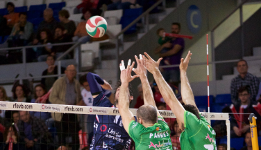 Unicaja Almería acaba con la imbatibilidad como local de Urbia Voley Palma