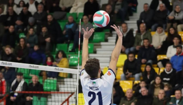 El Voley Textil Santanderina se aferra al factor cancha y apabulla al Rotogal Boiro