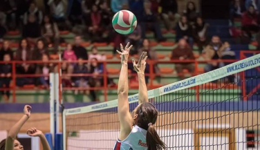 Arona Tenerife Sur se impone 1-3 a Mairena Voley