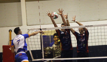 Náutico Boiro Voleibol se lleva el duelo gallego ante Emevé