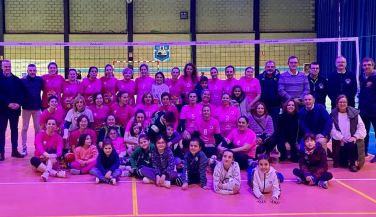 Voleibol solidario en Arroyo de la Luz