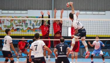 El Rotogal Boiro Voleibol acaba tercero en San Sadurniño venciendo al anfitrión