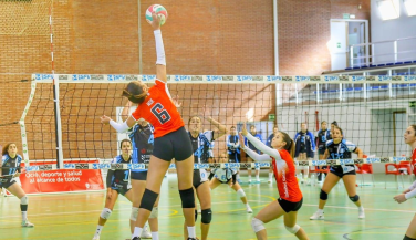 Derrota del Vóley Sanse ante las coruñesas de Club Voleibol Zalaeta