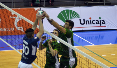 Unicaja Almería y CAI Voleibol Teruel toman ventaja en las semifinales de SVM