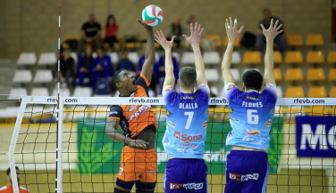 Grupo Herce Soria mantiene su dinámica arrolladora ante un exigente Pamesa Teruel Voleibol
