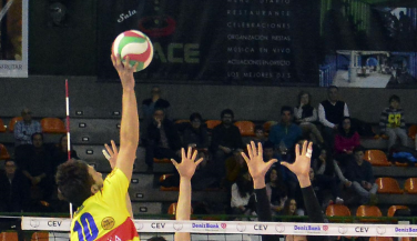 Disputado duelo entre CV Teruel y Ushuaïa Ibiza Voley