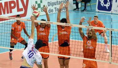 CV Teruel derrota a Textil Santanderina en tres sets