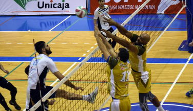 Unicaja Almería derrota con claridad a CV Mediterrénao