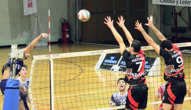 Victoria de Universidad de Valladolid sobre Club Vigo Voleibol