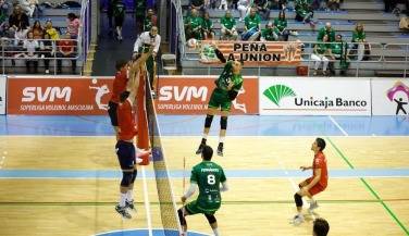 Unicaja Costa de Almería mantiene el liderato tras superar en tres sets a Cisneros Alter