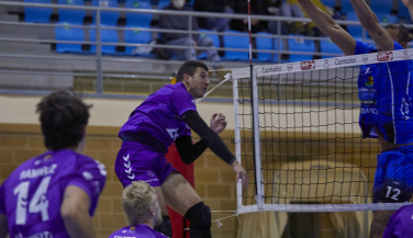 El canterano Xesc Mesquida renueva con el ConectaBalear CV Manacor