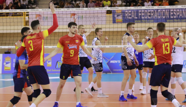 Contundente debut de la selección masculina en los Juegos del Mediterráneo. 