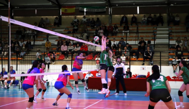 Extremadura Arroyo vence por un rotundo 3-0 a Oviedo en busca del título