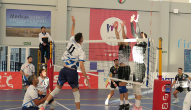 El duelo alicantino de la SM2 disputado en Finestrat se lo lleva Cableworld Volei Petrer en el tie-b