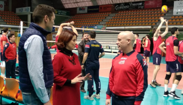 La alcaldesa de Teruel visita a la Selección Masculina