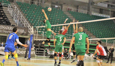 Voleibol Dumbría se lleva los tres puntos de Cáceres