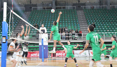 Extremadura CCPH suma tres puntos con su victoria ante Costa del Vóley en tres sets