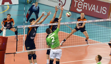 Unicaja Almería y CAI Voleibol Teruel toman ventaja en las semifinales de SVM