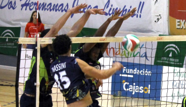Fundación Cajasol Juvasa Voley consigue su primer objetivo, arrancar la Superliga con victoria