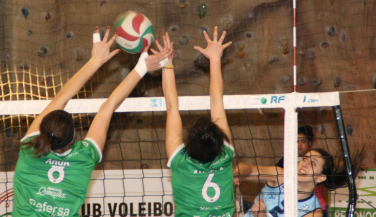 CV Torrelavega supera a AD Curtidora para mantener el liderato