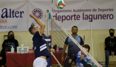Cisneros Alter usa el camino más corto para vencer al Mintonette Almería
