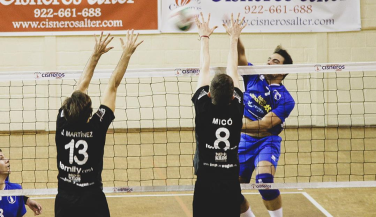 Familycash Xátiva Voleibol se lleva el triunfo de la pista de Cisneros Alter