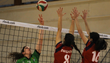 La lucha por el ascenso se aprieta en los dos grupos de la Superliga Femenina 2. 