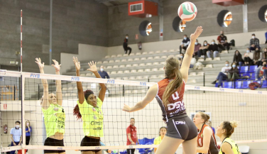DSV CV Sant Cugat remonta un 0-2 y se lleva la victoria ante CV Sayre CC La Ballena. 