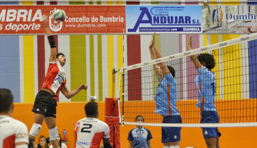 VICTORIA 3-1 DEL VOLEIBOL DUMBRÍA FRENTE AL ALCORCÓN