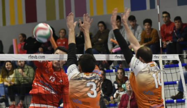 Valiosa victoria de Voley Dumbría ante Extremadura Hotel Río Badajoz