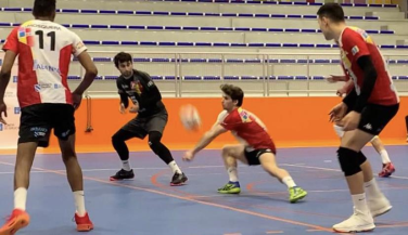 San Roque Batán vence en la pista de Voley Dumbría