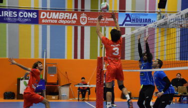 Victoria del Intasa San Sadurniño ante el Voleibol Dumbría