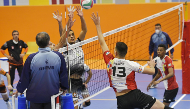 Badajoz Extremadura conquista la pista de Voleibol Dumbría