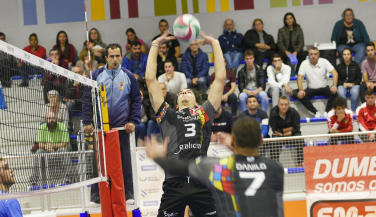 Victoria 3-0 de Voleibol Dumbría ante Vigo