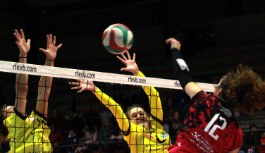 Extremadura Arroyo remonta en dos ocasiones y derrota 3-2 al CV Torrelavega