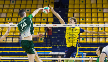 CV Guaguas suma el primer choque de la final remontando a Unicaja Costa de Almería