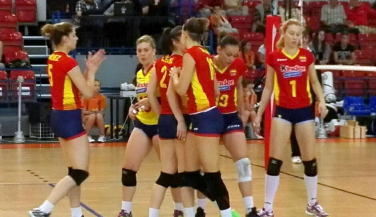 España inicia el Triangular en Hungría con un triunfo y una derrota 