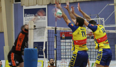 Ushuaïa Ibiza Vóley enseña los dientes ante el campeón
