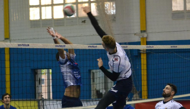 Voleibol Almoradí, nuevo líder de la SM2 tras vencer el derby valenciano