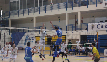 El Unicaja Almería sufre para vencer a un buen Club Voleibol Melilla