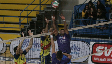 Ushuaïa Ibiza Voley gana con contundencia en Melilla