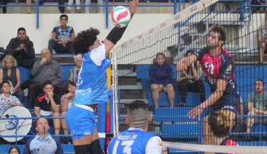 Urbia Voley Palma remonta con calidad ante un sólido Club Voleibol Melilla