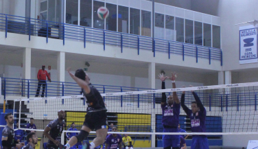 Un gran Vecindario pasa por encima del Club Voleibol Melilla