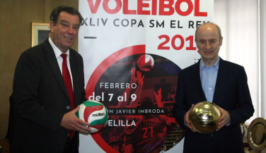 El consejero de Deportes de Melila, Antonio Miranda visita la RFEVB  preparando la Copa del Rey