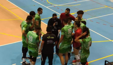 Extremadura Grupo Laura Otero da un golpe sobre la mesa y se impone por 3-1 al hasta ahora invicto V